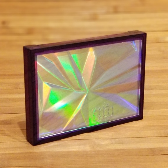 Urban Decay Distortion Eyeshadow Palette - Picture 4 of 7